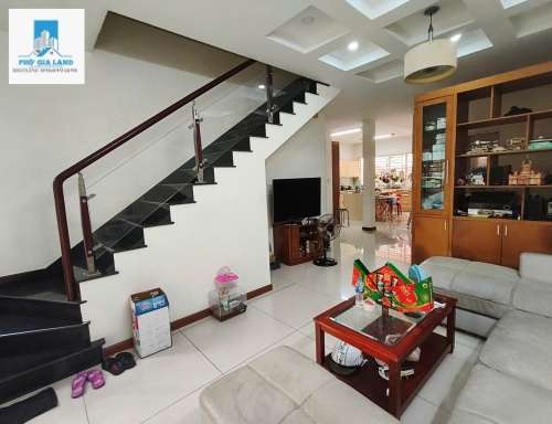 BIỆT THỰ SÂN VƯỜN KIỀU ĐÀM - P. TÂN HƯNG QUẬN 7 .