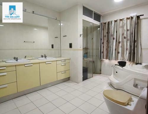 BIỆT THỰ SÂN VƯỜN KIỀU ĐÀM - P. TÂN HƯNG QUẬN 7 .