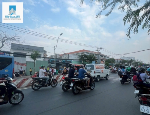 Cho thuê nhà nguyên căn mặt tiền Huỳnh Tấn Phát - trung tâm Nhà Bè 