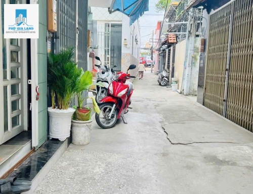 NHÀ BÁN VỊ TRÍ  ĐẸP - MẶT TIỀN HẺM 2405 - CÁCH ĐƯỜNG HTP 20M - KHU PHỐ 7 - THỊ TRẤN - NHÀ BÈ ..