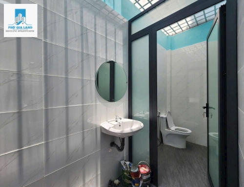 NHÀ 3 TẦNG - HẺM XE HƠI - PHƯỜNG PHÚ THUẬN - QUẬN 7 .