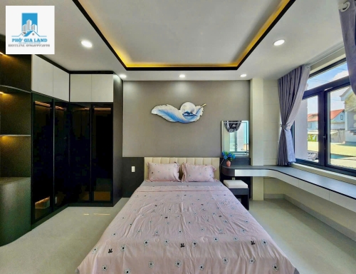 NHÀ 3 TẦNG - HẺM XE HƠI - PHƯỜNG PHÚ THUẬN - QUẬN 7 .