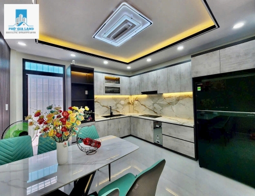 NHÀ 3 TẦNG - HẺM XE HƠI - PHƯỜNG PHÚ THUẬN - QUẬN 7 .