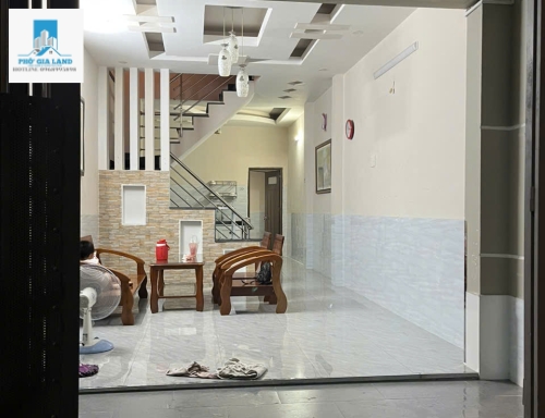 Cho thuê nhà nguyên căn 3,4x12,4m 1 trệt 2 lầu 4pn 3wc hẻm 1191 lê văn lương phước kiển nhà bè.