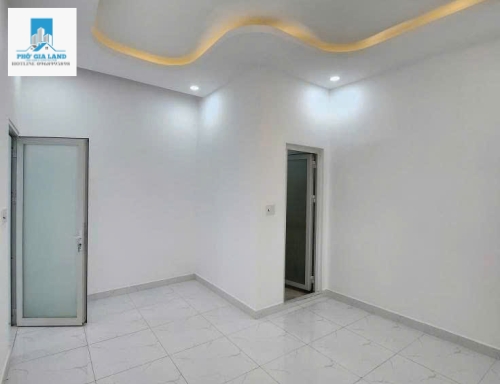 Bán nhà 205/huỳnh tấn phát , quận 7 .