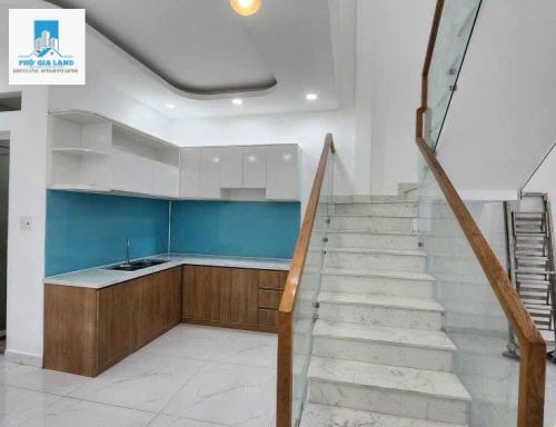 Bán nhà 205/huỳnh tấn phát , quận 7 .