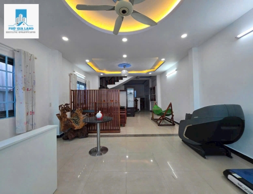 Gia đình định cư Mỹ cần bán gấp  nhà 3 lầu HXH 