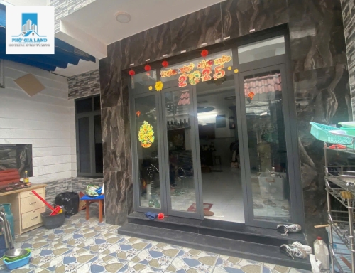 NHÀ PHỐ 3 TẦNG - LIỀN KỀ QUẬN 1 ,Q4 .