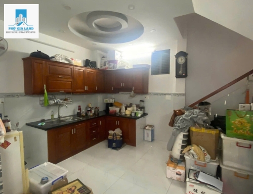 NHÀ PHỐ 3 TẦNG - LIỀN KỀ QUẬN 1 ,Q4 .