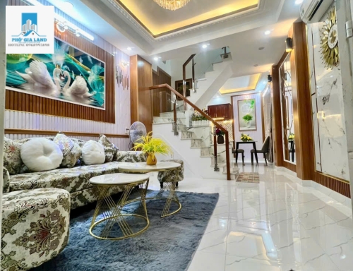 NHÀ ĐẸP - MỚI HOÀN THIỆN - GỐC 2 MẶT TIỀN 