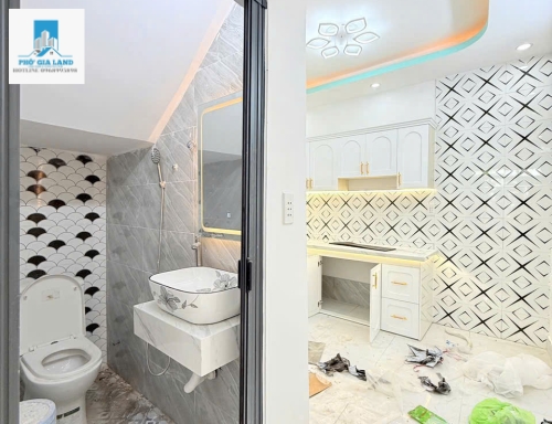 NHÀ BÁN HẺM XE HƠI -  VÀO TỚI NHÀ