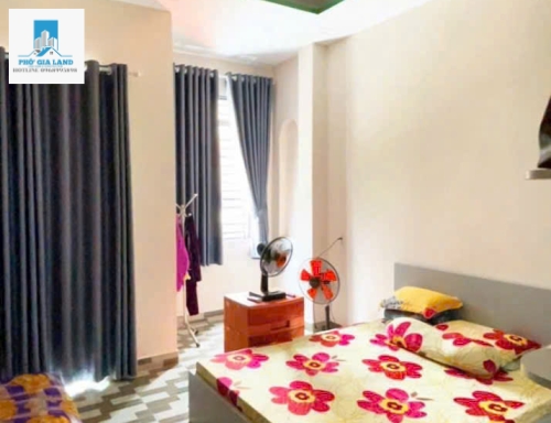  BÁN NHÀ HẺM XE HƠI QUAY ĐẦU THỔI MÁI . HUỲNH TẤN PHÁT 