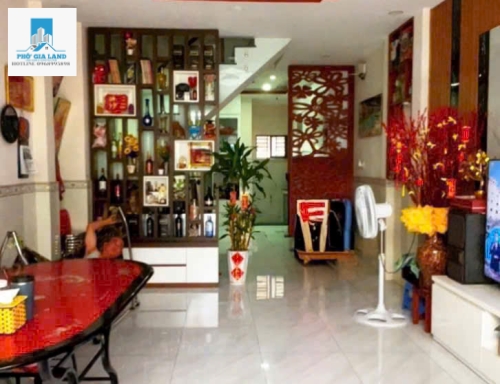 BÁN NHÀ HẺM XE HƠI QUAY ĐẦU THỔI MÁI . HUỲNH TẤN PHÁT 