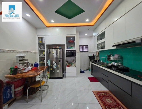  BÁN NHÀ HẺM XE HƠI QUAY ĐẦU THỔI MÁI . HUỲNH TẤN PHÁT 