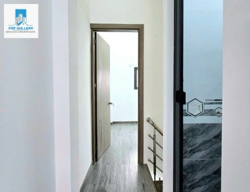 Nhà 2 tầng hẻm 1806 .huỳnh tấn phát