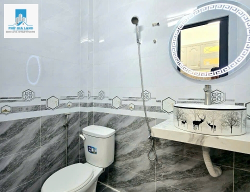Nhà 2 tầng hẻm 1806 .huỳnh tấn phát