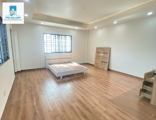 Phòng tầm 35m2 , có ban công quanh nhà