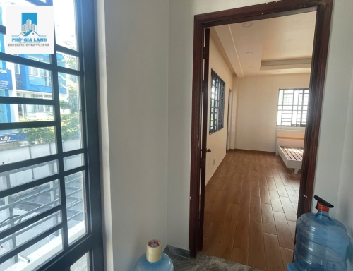 Phòng tầm 35m2 , có ban công quanh nhà