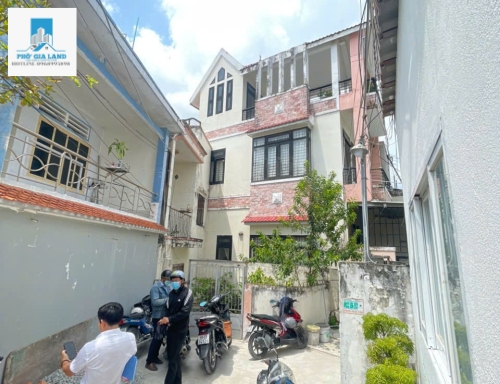 BÁN NHÀ 3 TẦNG – CÁCH MẶT TIỀN XE HƠI 30M📍 Huỳnh Tấn Phát – Nhà Bè
