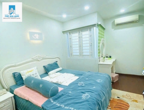 Nhà đẹp 4 tầng, hẻm 5m thông thoáng – trung tâm Quận 7. 