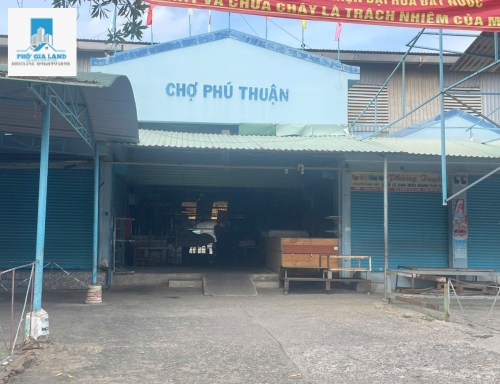 BÁN ĐẤT GẦN CHỢ PHÚ THUẬN - QUẬN 7 .