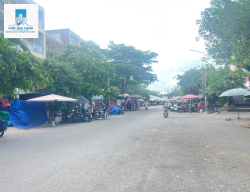 BÁN ĐẤT GẦN CHỢ PHÚ THUẬN - QUẬN 7 . 