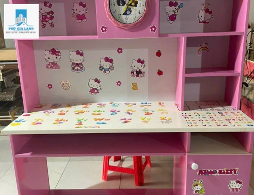 MẪU BÀN HỌC MÀU HỒNG HELLO KITTY