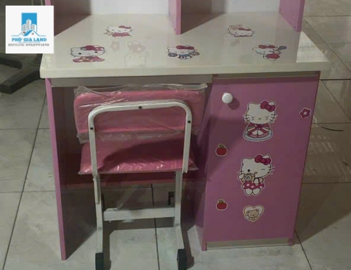 MẪU BÀN HỌC MÀU HỒNG HELLO KITTY