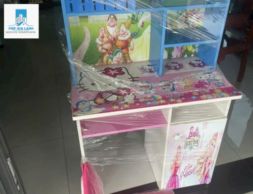 MẪU BÀN HỌC MÀU HỒNG HELLO KITTY