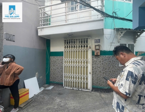 NHÀ NHỎ  SỔ HỒNG RIÊNG - HẺM TRƯỚC NHÀ 4 mét - CÁCH MẶT TIỀN ĐƯỜNG HUỲNH TẤN PHÁT VÀO 70m . GẦN KCX TÂN THUẬN Q7 .