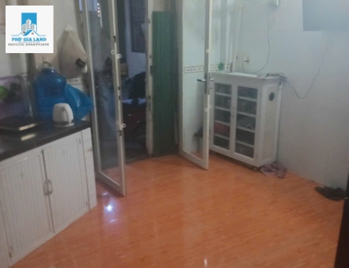 NHÀ NHỎ  SỔ HỒNG RIÊNG - HẺM TRƯỚC NHÀ 4 mét - CÁCH MẶT TIỀN ĐƯỜNG HUỲNH TẤN PHÁT VÀO 70m . GẦN KCX TÂN THUẬN Q7 .