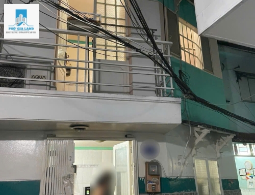 NHÀ NHỎ  SỔ HỒNG RIÊNG - HẺM TRƯỚC NHÀ 4 mét - CÁCH MẶT TIỀN ĐƯỜNG HUỲNH TẤN PHÁT VÀO 70m . GẦN KCX TÂN THUẬN Q7 .