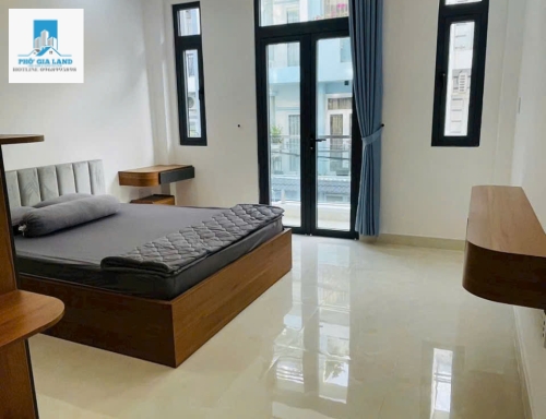 - Nhà đường Huỳnh Thị Đồng ( 1979 cũ ). TT Nhà Bè. Đường trước nhà 6m. Xe hơi vô nhà