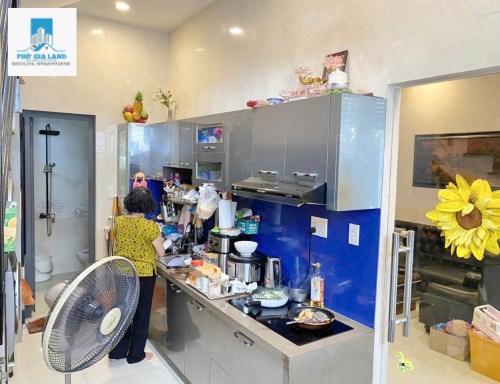  NHÀ Mặt Tiền HẺM 37 Đường TRẦN Văn Khánh Q7 hẻm thông cách chợ Tân Thuận 3 căn nhà