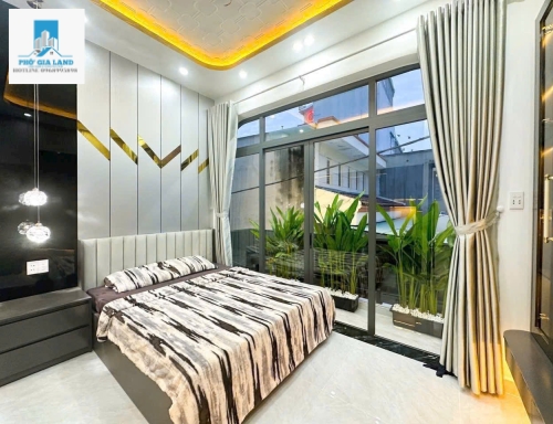 BÁN NHÀ ĐẸP SỔ HỒNG RIÊNG HẺM 1834 LÔ NHÌ CÁCH HUỲNH TẤN PHÁT - 10M 