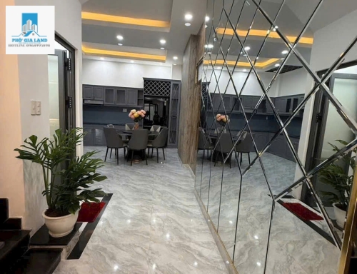 🏡 BÁN NHÀ HẺM 28 PHÚ THUẬN – CÁCH ĐƯỜNG PHÚ THUẬN CHỈ 50M 📍 Vị trí đắc địa, ngay ngã tư Huỳnh Tấn Phát – Phú Thuận, về Phú Mỹ Hưng chỉ 2 phút.
