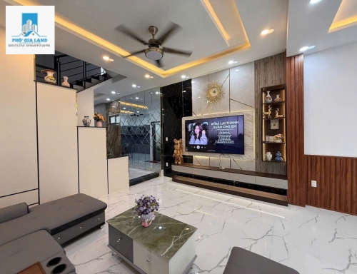 🏡 BÁN NHÀ HẺM 28 PHÚ THUẬN – CÁCH ĐƯỜNG PHÚ THUẬN CHỈ 50M 📍 Vị trí đắc địa, ngay ngã tư Huỳnh Tấn Phát – Phú Thuận, về Phú Mỹ Hưng chỉ 2 phút.
