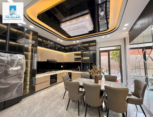 🌟 SIÊU PHẨM NHÀ PHỐ CÓ THANG MÁY – TRUNG TÂM THỊ TRẤN NHÀ BÈ 📌 Cách mặt tiền đường lớn chỉ 50m – Nhà mới hoàn thiện, full nội thất cao cấp