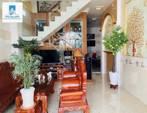 💎 Siêu Phẩm Sân Vườn 136m² – 1 Trệt 1 Lầu – 3PN – 3WC – Hẻm Xe Hơi-Gần Phú Mỹ Hưng👍