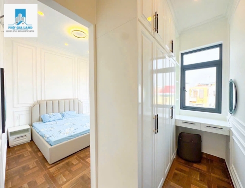 BÁN CĂN GÓC  HẺM 1027 HUỲNH TẤN PHÁT , PHÚ THUẬN , QUẬN 7 .
