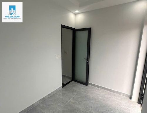 BÁN NHÀ HẺM NGUYỄN VĂN QUỲ - QUẬN 7 .