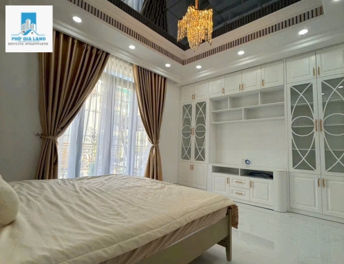 NHÀ BÁN ĐƯỜNG D6 , KHU TÁI ĐỊNH CƯ , QUẬN 7 .