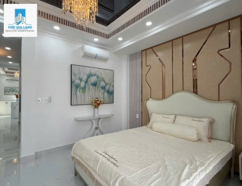 NHÀ BÁN ĐƯỜNG D6 , KHU TÁI ĐỊNH CƯ , QUẬN 7 .