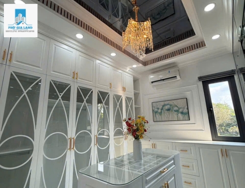 NHÀ BÁN ĐƯỜNG D6 , KHU TÁI ĐỊNH CƯ , QUẬN 7 .